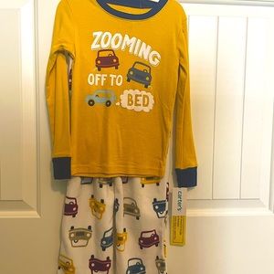 Brand new Carter’s pajama set, size 5T